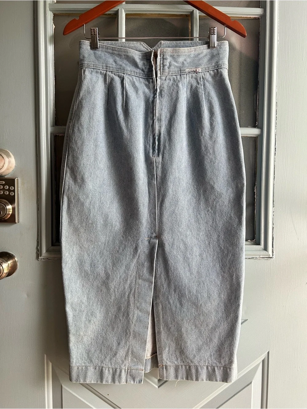 Vintage High Waisted V Drop Waist Light Wash Denim Slit Black Pencil Skirt USA M